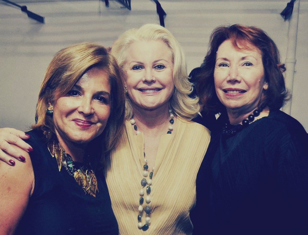 Leila Heller, Shaikha Paul al-Sabah of Kuwait et Margery Arent Safir (de gauche à droite)